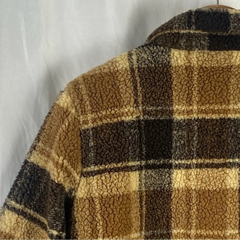 Have Women’s Plaid Teddy Jacket Size Large - Picture 11 of 16